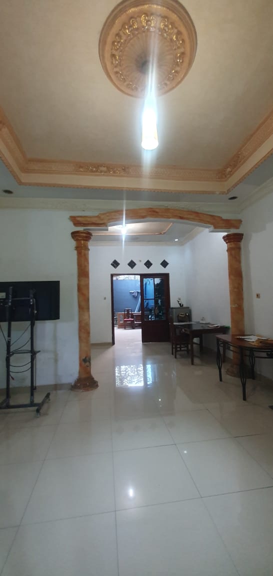 Disewakan Rumah di Katalya Jakarta Barat